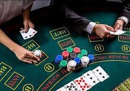 Pengguna Indonesia mengakses slot online idxtar dari smartphone
